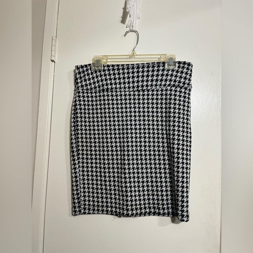 Cute Dressy Mini Skirt With Open design back.